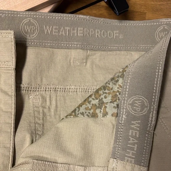 Weatherproof - NWT Men’s Utility Cargo Shorts - Khaki (size 38) - Picture 8 of 8